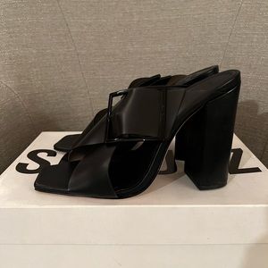 NIB SCHUTZ Black Heeled Sandal with Buckle size 8